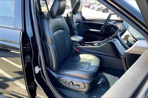 Diamond Black Crystal Pearlcoat 2022 Jeep Grand Cherokee 4xe Base