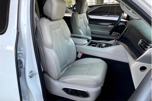 2023 Jeep Wagoneer Series III 4x2