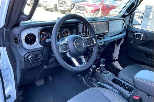 2025 Jeep Wrangler 4-Door Sahara 4x4