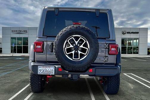 Granite Crystal Metallic Clearcoat 2025 Jeep Wrangler Rubicon