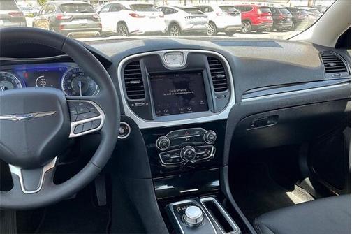 2023 Chrysler 300 Touring