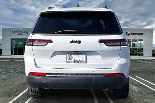 Bright White Clearcoat 2027 Jeep Grand Cherokee L Laredo