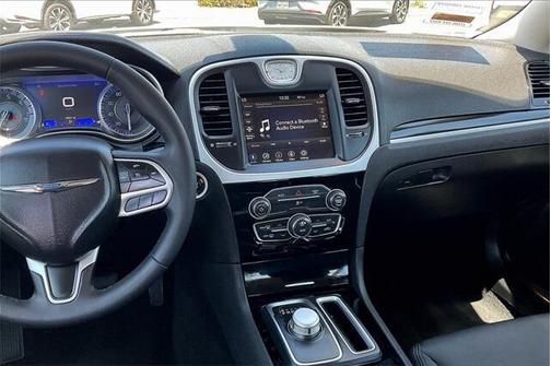 2023 Chrysler 300 Touring