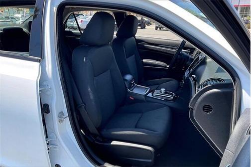 2023 Chrysler 300 Touring