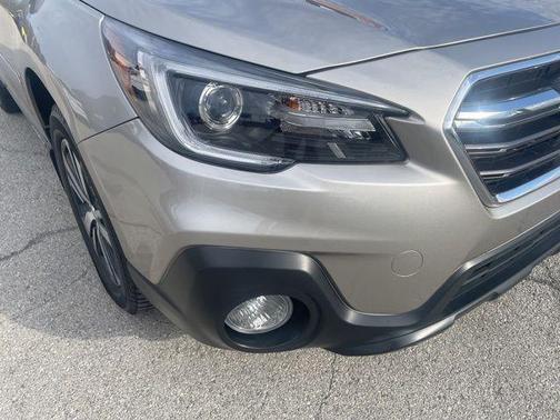 Tan 2018 Subaru Outback 3.6R Limited