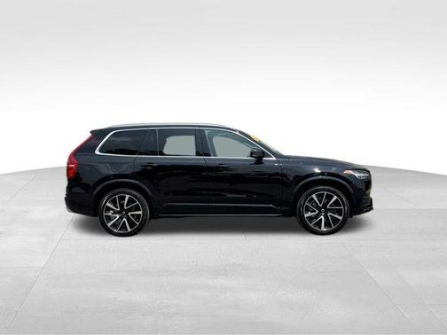 2020 Volvo XC90 T6 Momentum