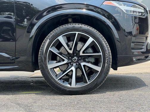 2020 Volvo XC90 T6 Momentum
