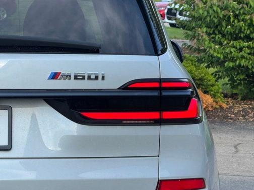 2024 BMW X7 M60i