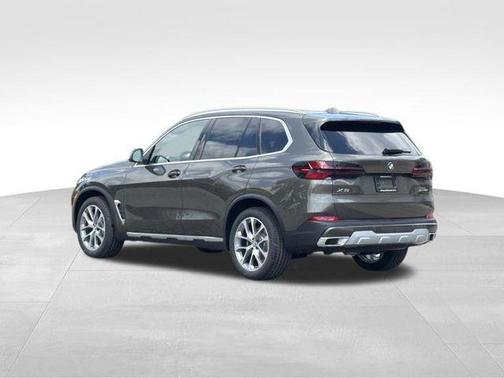 Manhattan Green Metallic 2026 BMW X5 xDrive40i
