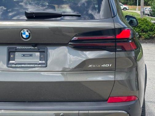 Manhattan Green Metallic 2026 BMW X5 xDrive40i