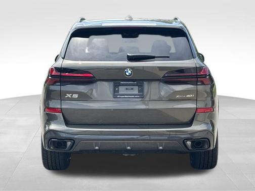 Manhattan Green Metallic 2026 BMW X5 xDrive40i