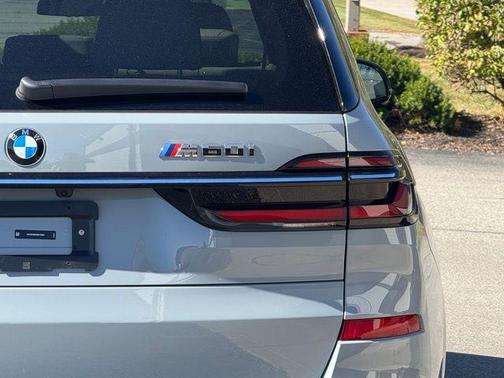 2025 BMW X7 M60i