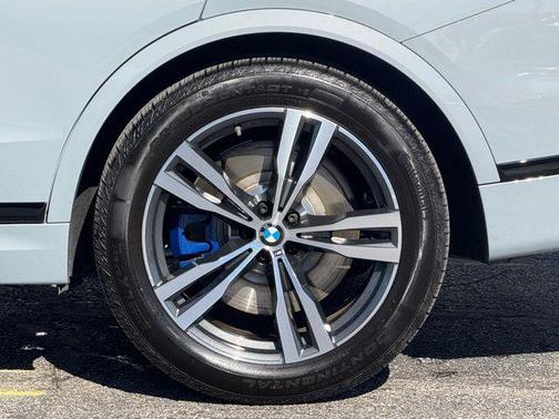 2025 BMW X7 M60i