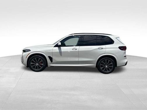 Mineral White Metallic 2026 BMW X5 PHEV xDrive50e