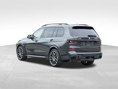 Dravit Grey Metallic 2026 BMW X7 M60i