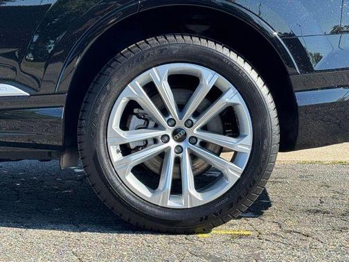 2025 Audi Q7 55 Premium Plus