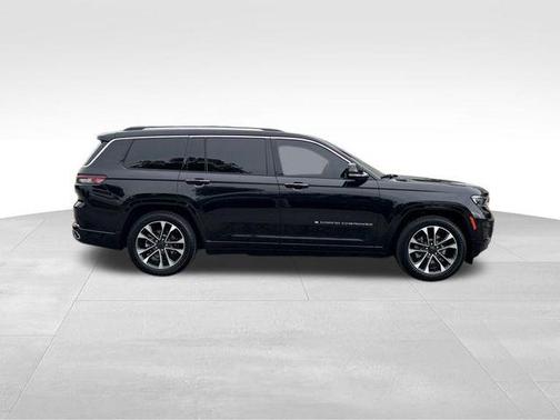 Diamond Black Crystal Pearlcoat 2022 Jeep Grand Cherokee L Overland