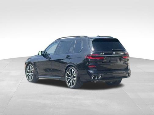 2025 BMW X7 M60i