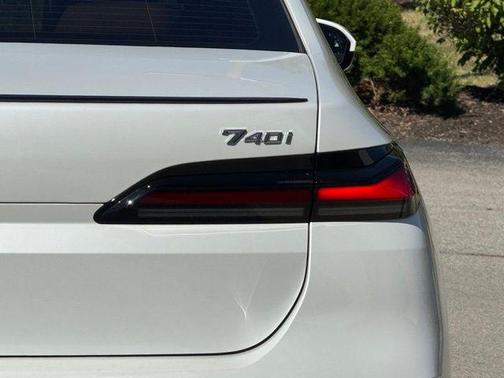 2025 BMW 740 i xDrive