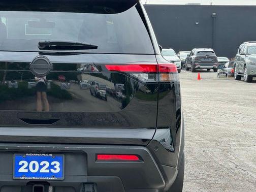 2023 Nissan Pathfinder SL 4WD
