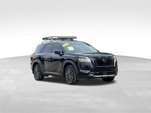 2023 Nissan Pathfinder SL 4WD