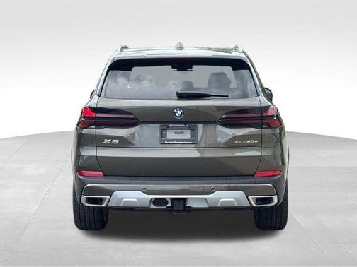 Manhattan Green Metallic 2026 BMW X5 PHEV xDrive50e