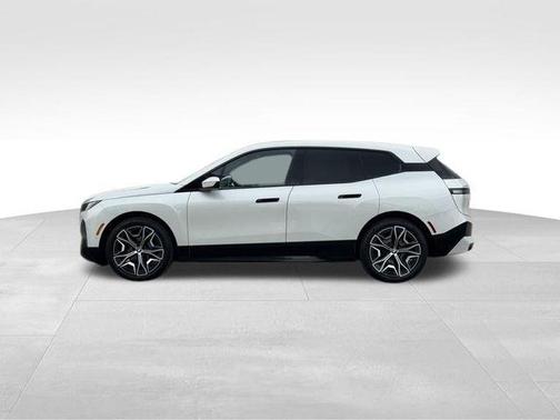 Mineral White Metallic 2025 BMW iX xDrive50