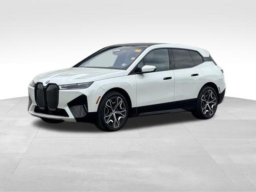 Mineral White Metallic 2025 BMW iX xDrive50