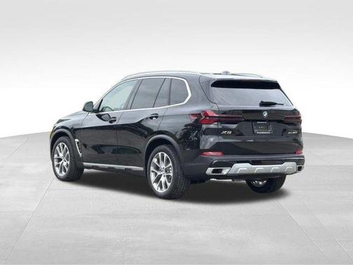 Black Sapphire Metallic 2026 BMW X5 PHEV xDrive50e