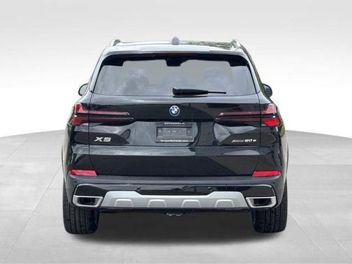 Black Sapphire Metallic 2026 BMW X5 PHEV xDrive50e