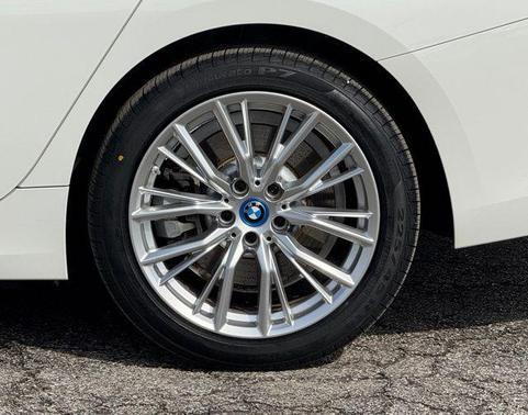 2023 BMW 330e xDrive