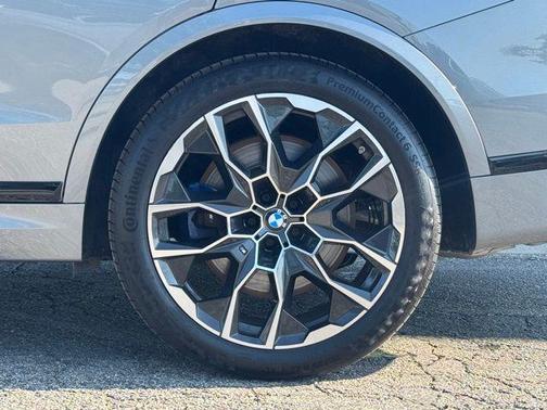 2023 BMW X7 M60i