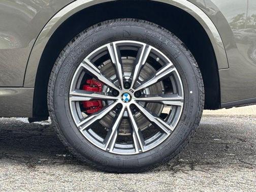 Manhattan Green Metallic 2026 BMW X5 PHEV xDrive50e