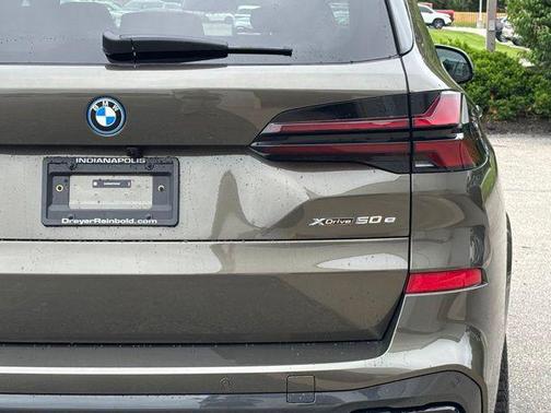 Manhattan Green Metallic 2026 BMW X5 PHEV xDrive50e