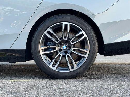 2025 BMW 540 i xDrive