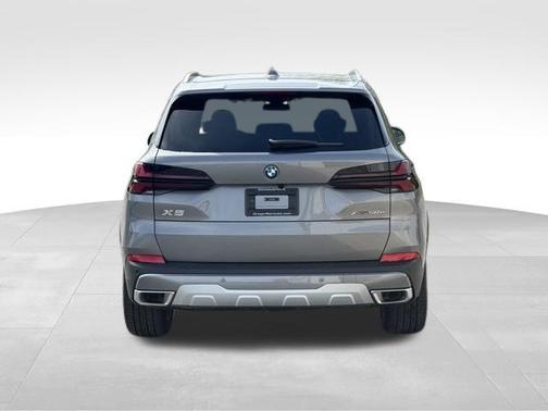 Skyscraper Grey Metallic 2026 BMW X5 PHEV xDrive50e