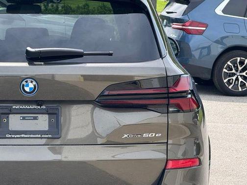 Manhattan Green Metallic 2026 BMW X5 PHEV xDrive50e