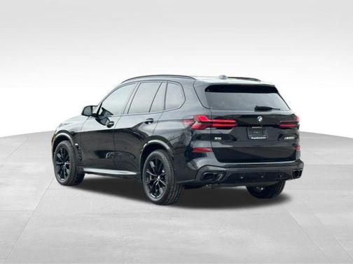 2024 BMW X5 M60i