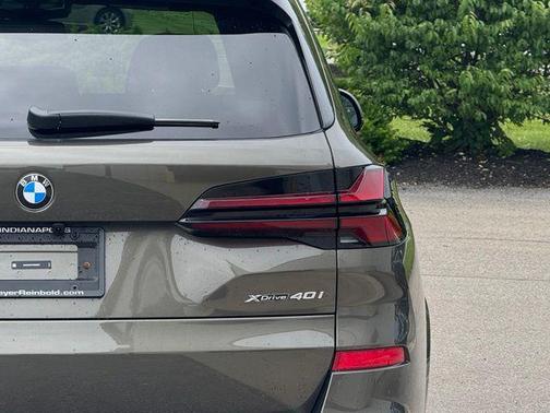 Manhattan Green Metallic 2026 BMW X5 xDrive40i
