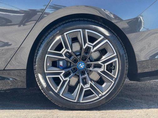 Dark Graphite Metallic 2025 BMW i5 xDrive40