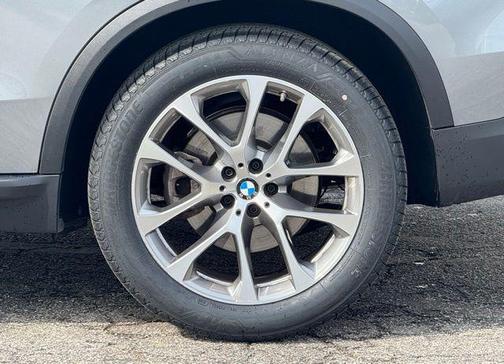 Skyscraper Grey Metallic 2024 BMW X5 xDrive40i