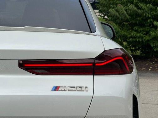 2021 BMW X6 M50i