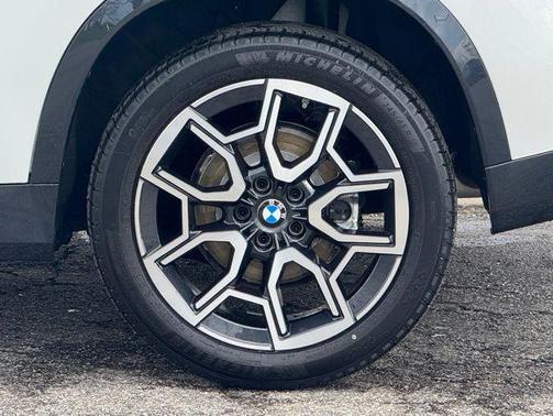 Mineral White Metallic 2026 BMW X1 xDrive28i