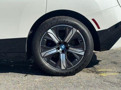 2025 BMW iX xDrive50