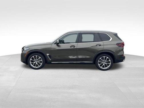 Manhattan Green Metallic 2026 BMW X5 xDrive40i