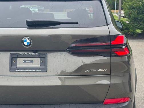 Manhattan Green Metallic 2026 BMW X5 xDrive40i
