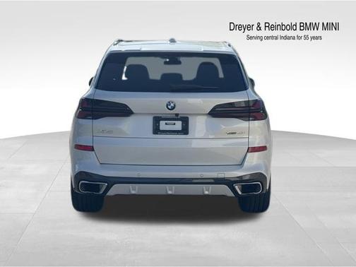 White Metallic 2024 BMW X5 xDrive40i