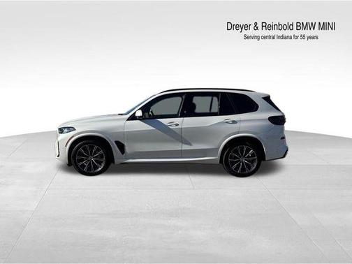 White Metallic 2024 BMW X5 xDrive40i