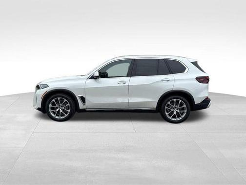 Mineral White Metallic 2026 BMW X5 xDrive40i