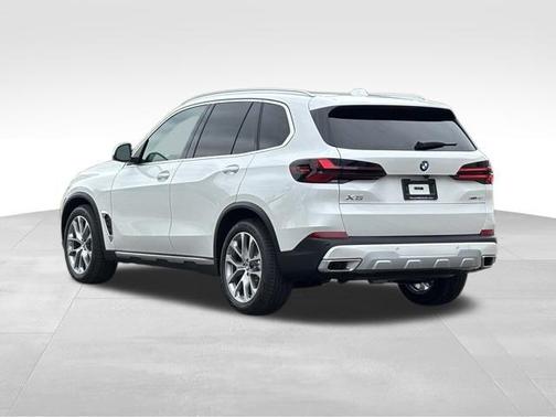 Mineral White Metallic 2026 BMW X5 xDrive40i